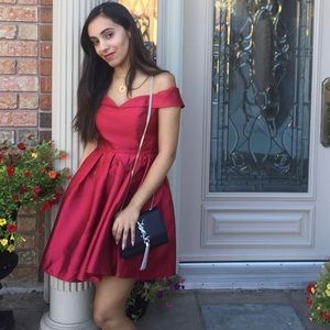 Size 2 Red Off-Shoulder Mini Dress from Honey